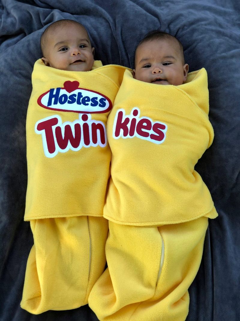 Slatki kostimi za novorođenčad za blizance