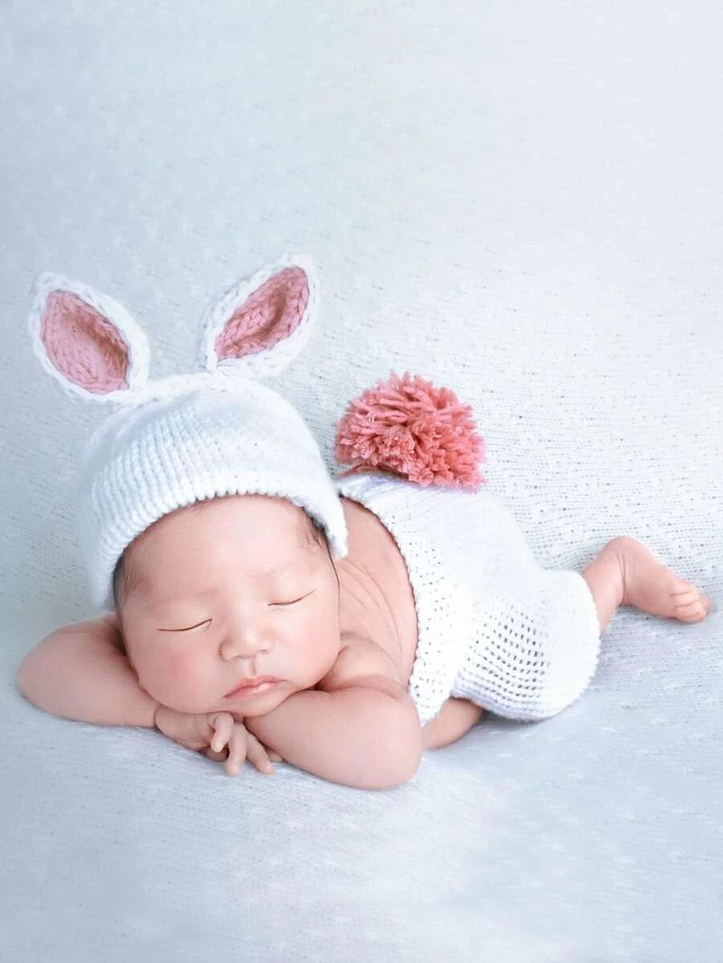Simpatičan bijeli zečić Halloween kostim za novorođenčad