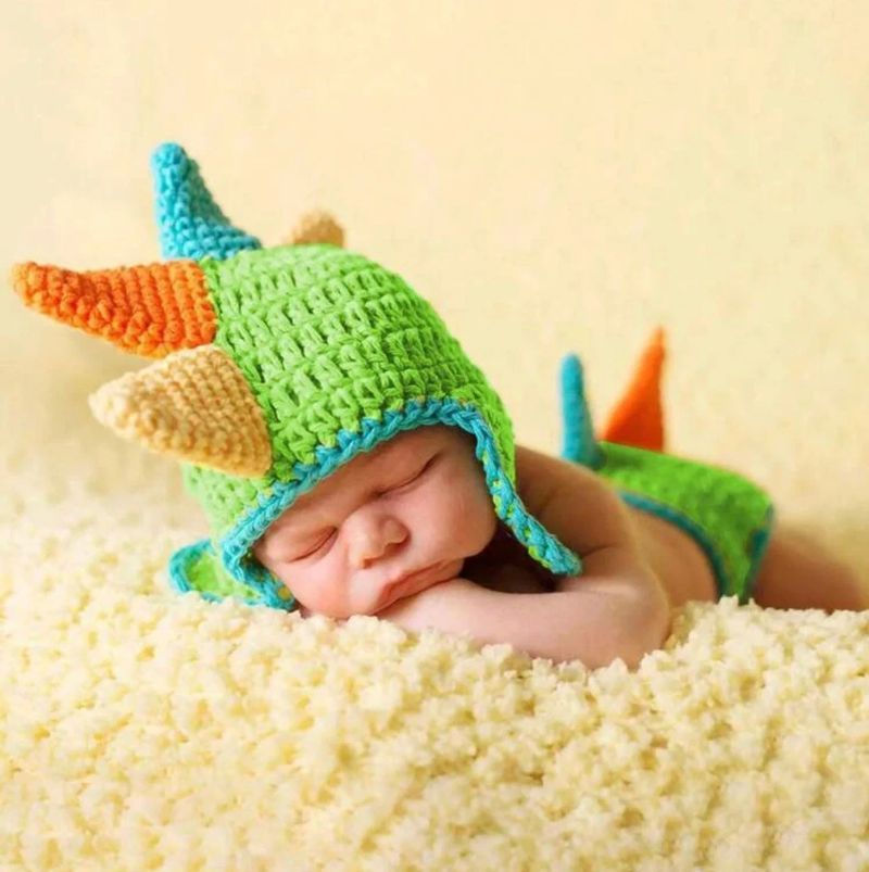 Najbolji kostimi za Noć vještica novorođenčeta: Heklani kostim bebe dinosaura