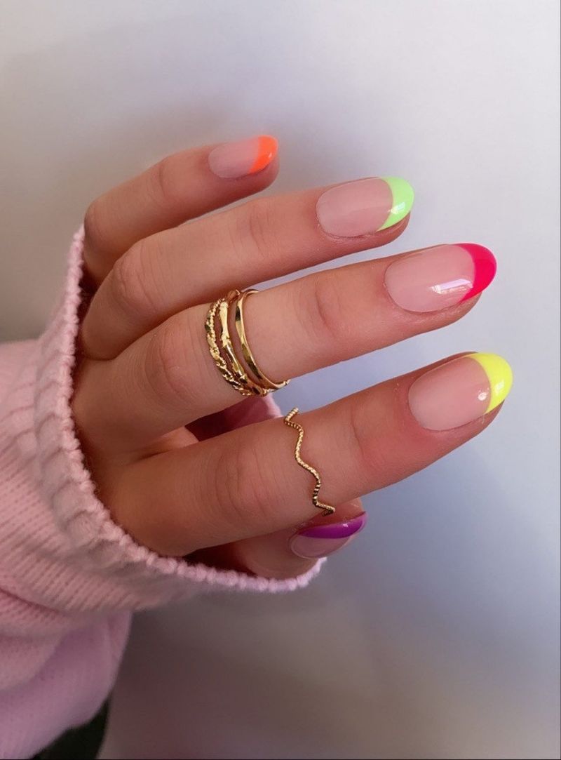 Šareni neonski francuski nokti