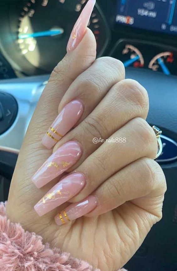 Ružičasti mramorni nokti