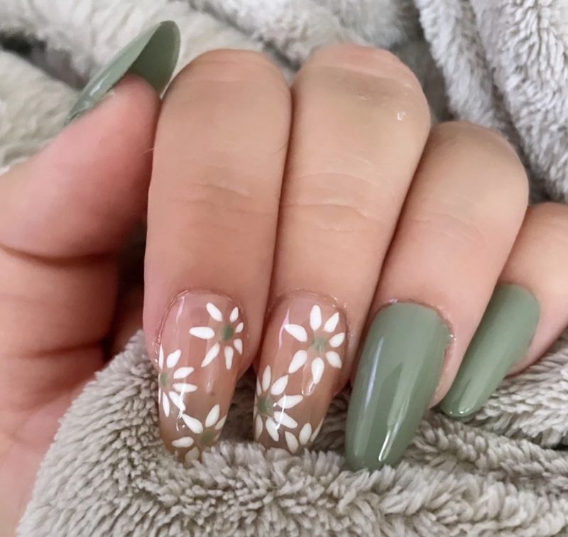Шавлія зелені нігті з квітами