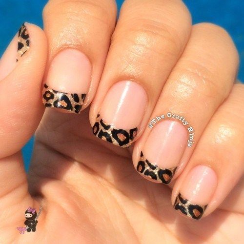 Korte negler med leopardmønster