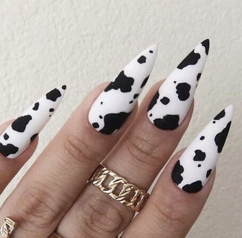 Mat crno-bijeli kravlji nokti u obliku stileta