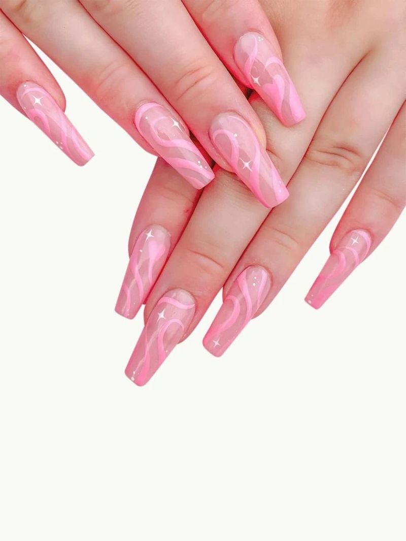 Дитячі рожеві завитки нігтів