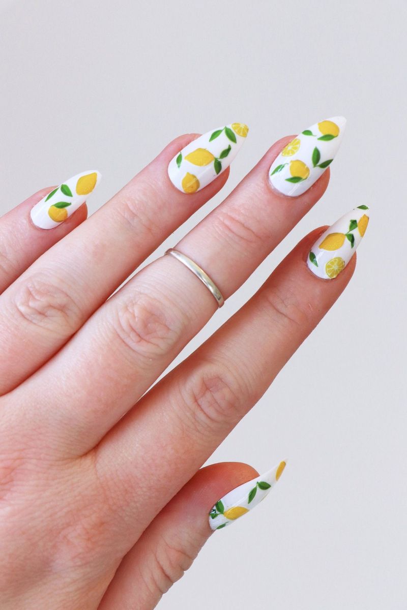 Dizajn noktiju s printom limuna