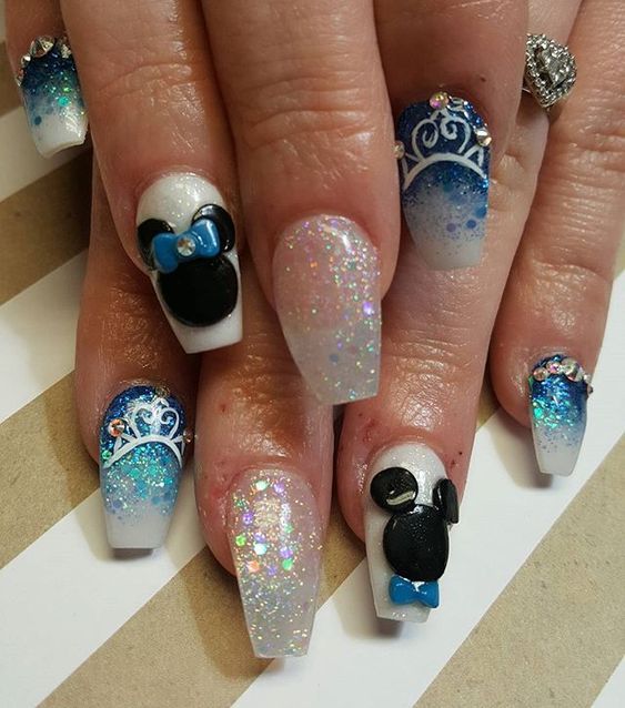 Біло-блакитні нігті омбре Disney