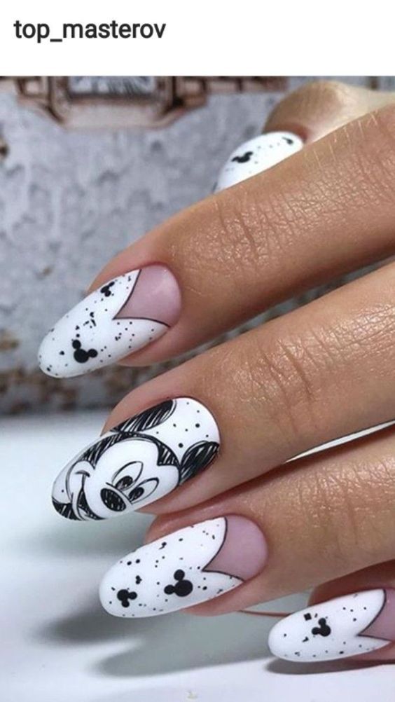 Ongles Disney blancs avec Mickey Mouse