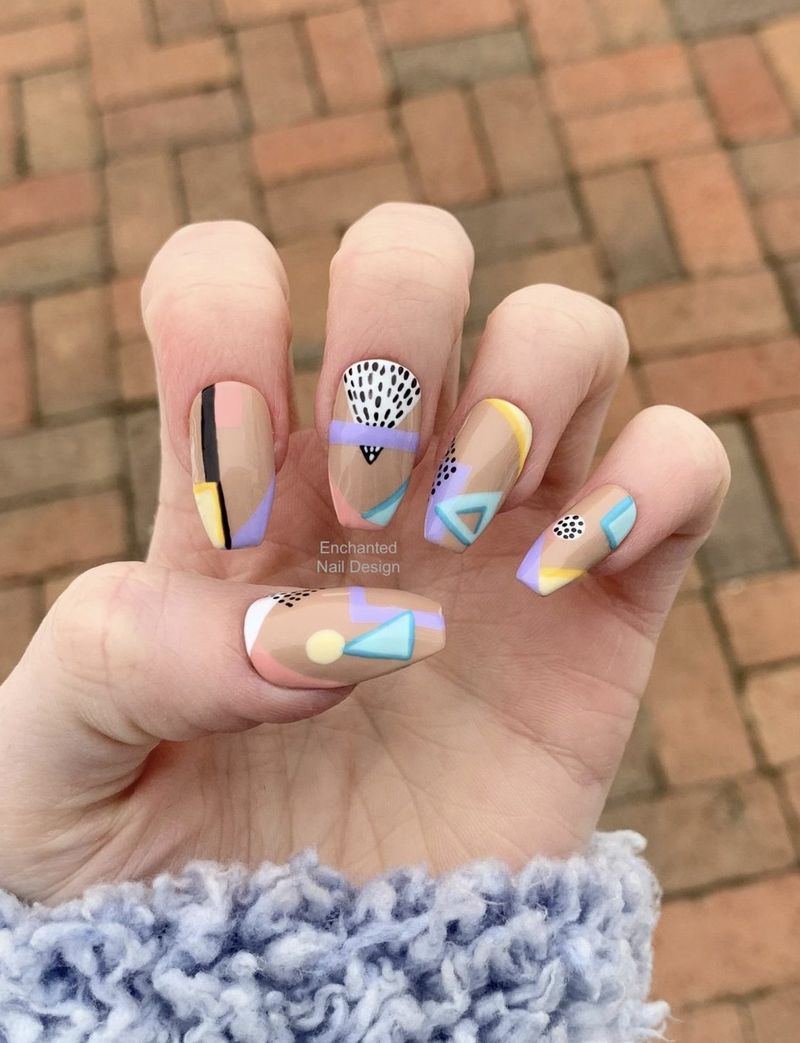 Милий і барвистий абстрактний дизайн нігтів з візерунками