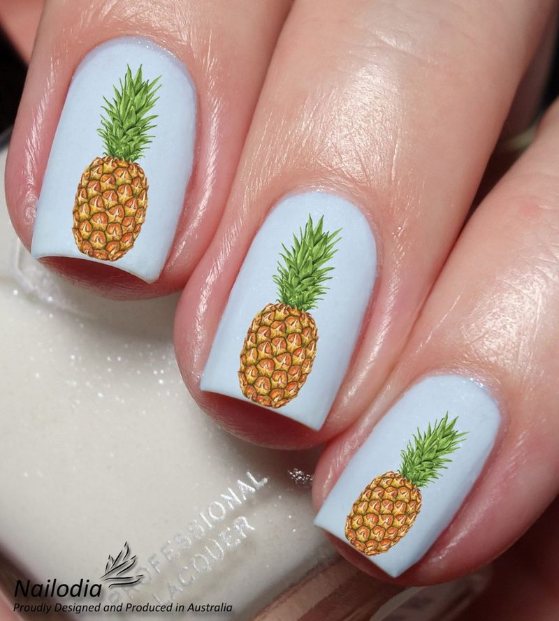 Милі короткі і білі нігті з ананасом