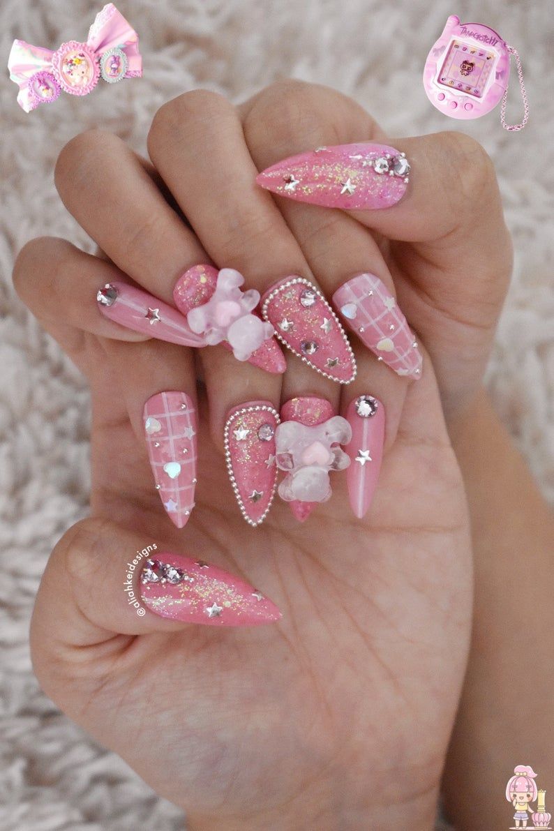 Ružičasti kawaii nail art s ukrasima