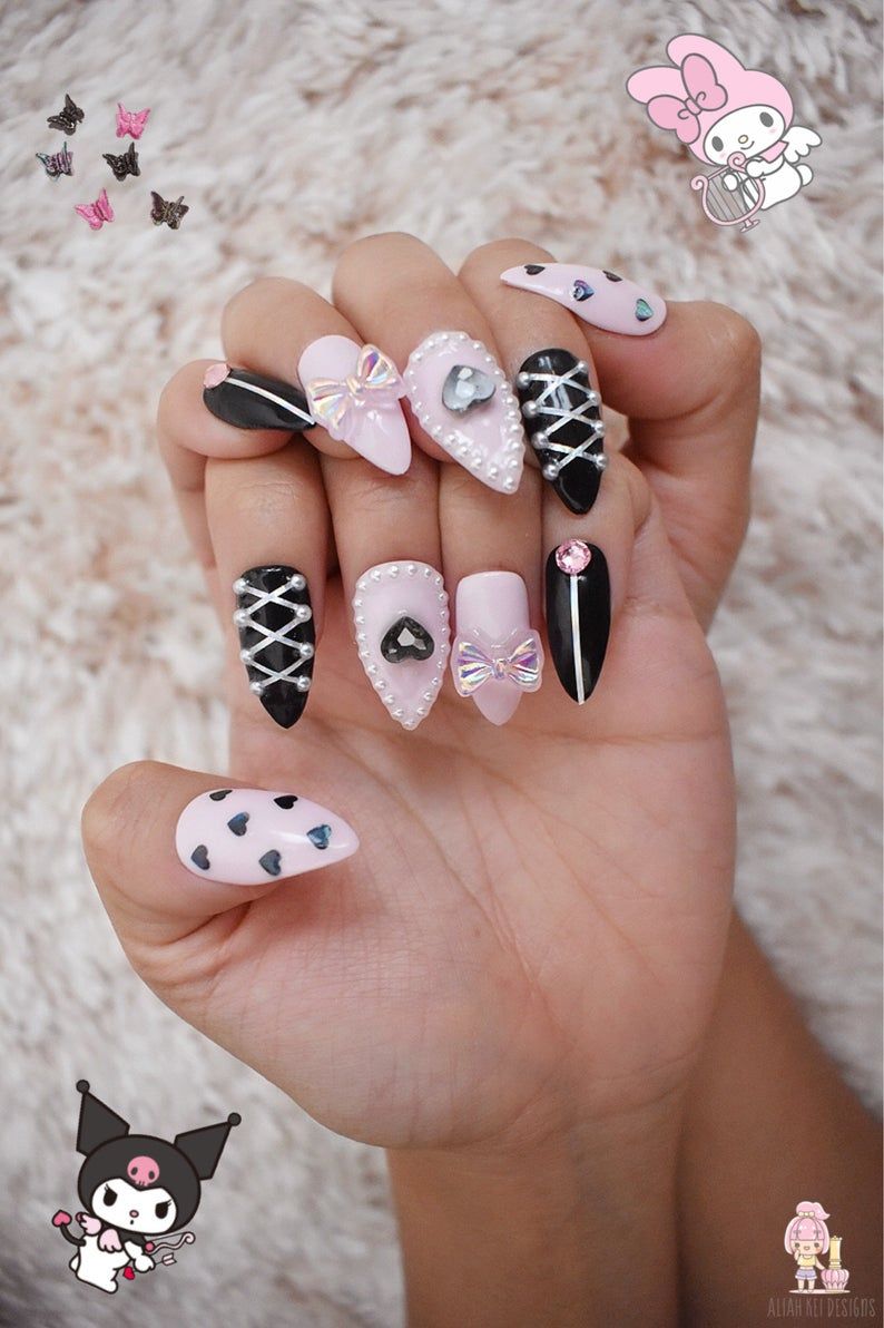 Ružičasti i crni kawaii nail art s ukrasima