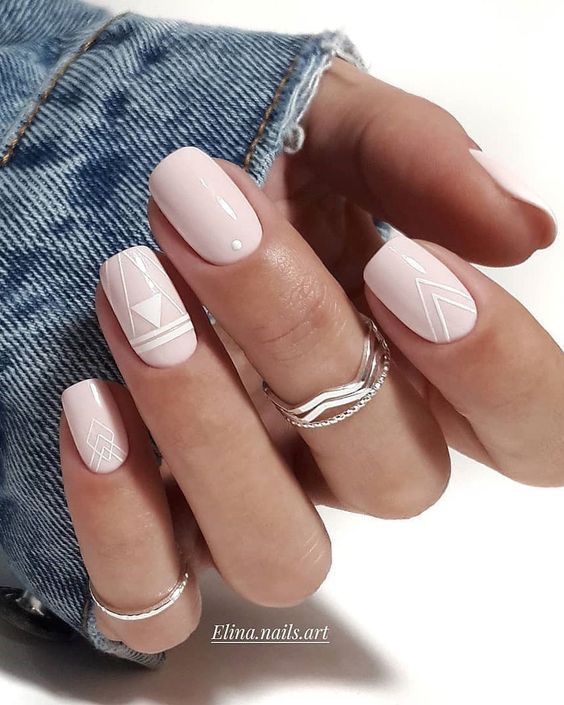 Прості весняні нігті з рожевими та білими