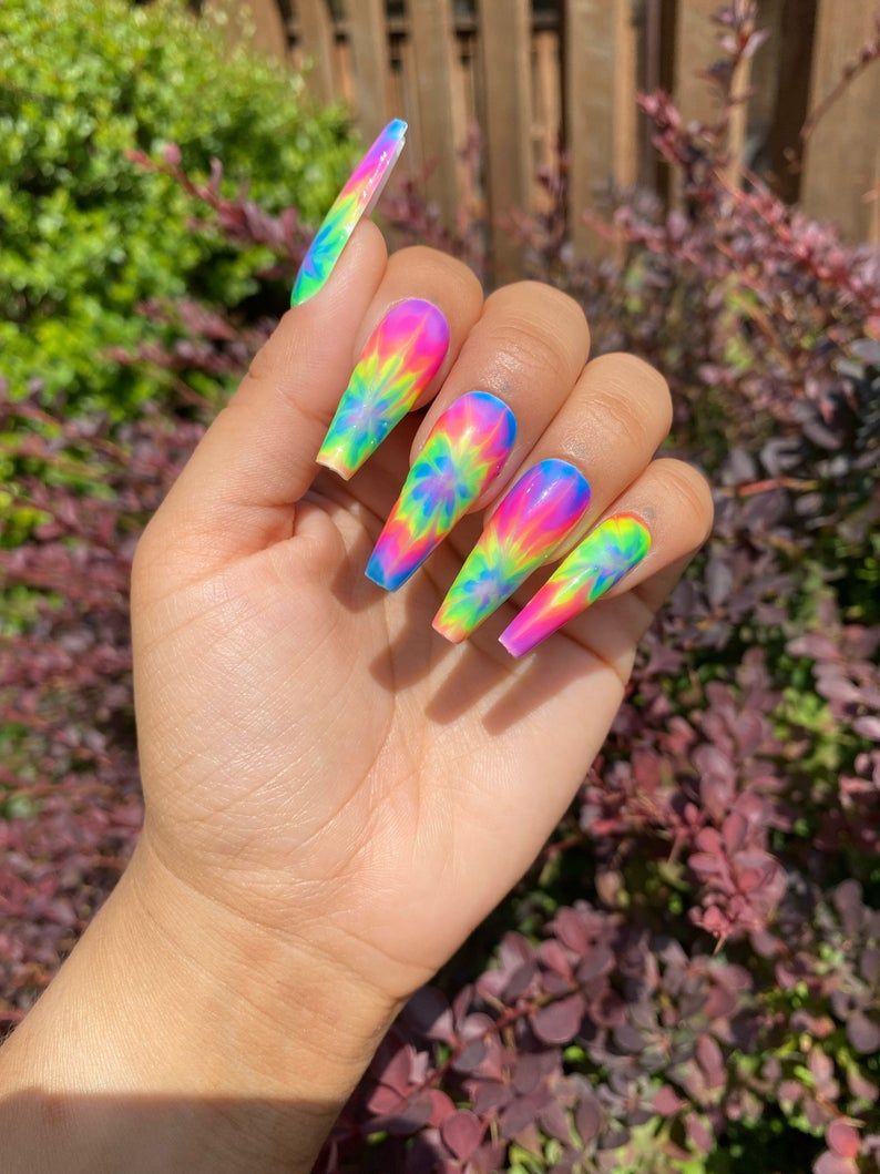 Slatke neonske boje za nokte