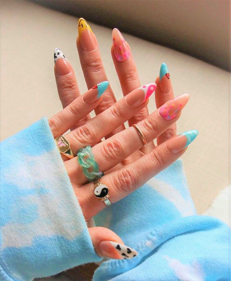 40+ модних дизайнів нігтів з мигдалем, які ви повинні спробувати прямо зараз
