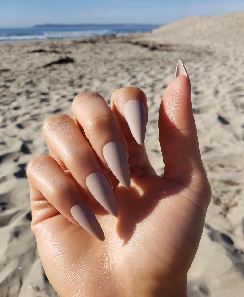 Ongles nude mat