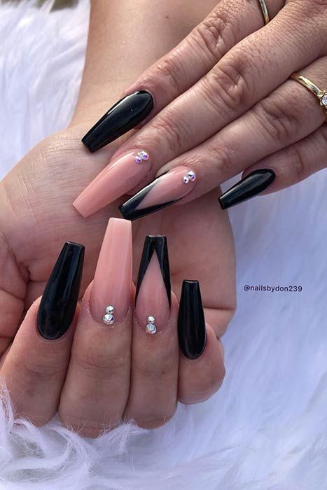 Ongles French tip nus et noirs