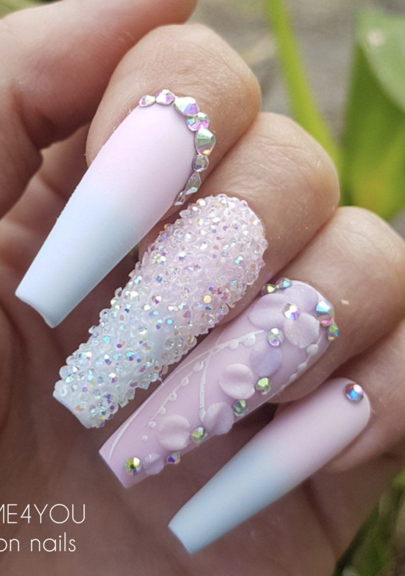 Pastelno plavi i ružičasti ombre nokti s rhinestones