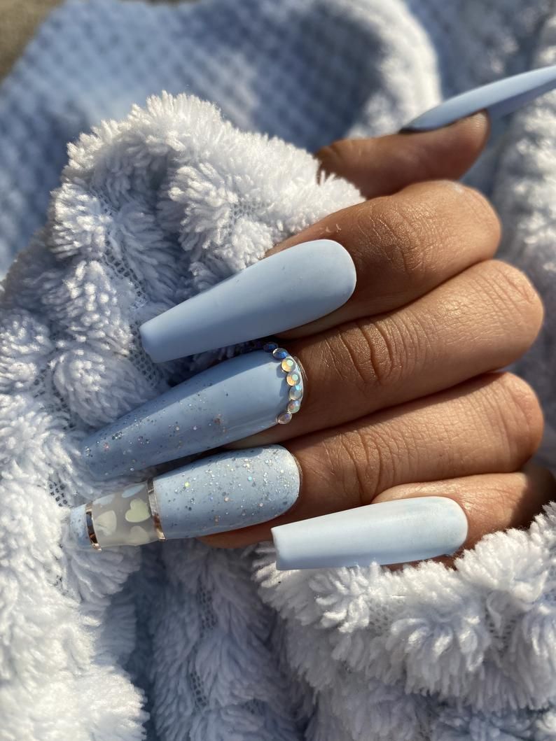 Класні блакитні нігті