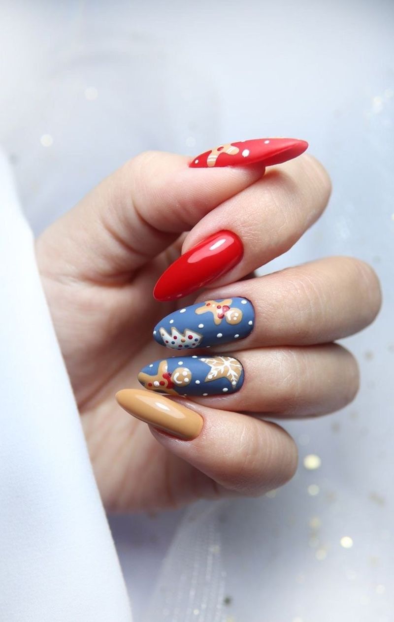 Милі червоні та матово-блакитні пряники святкові нігті