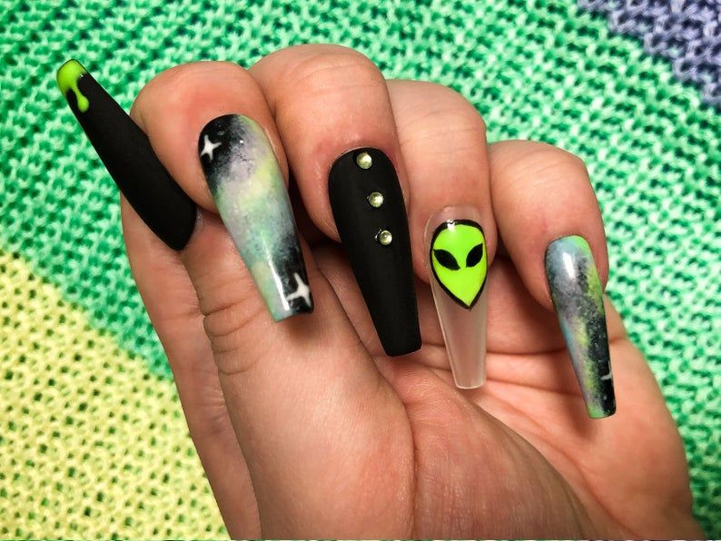 Galaxy nokti s tematikom vanzemaljaca