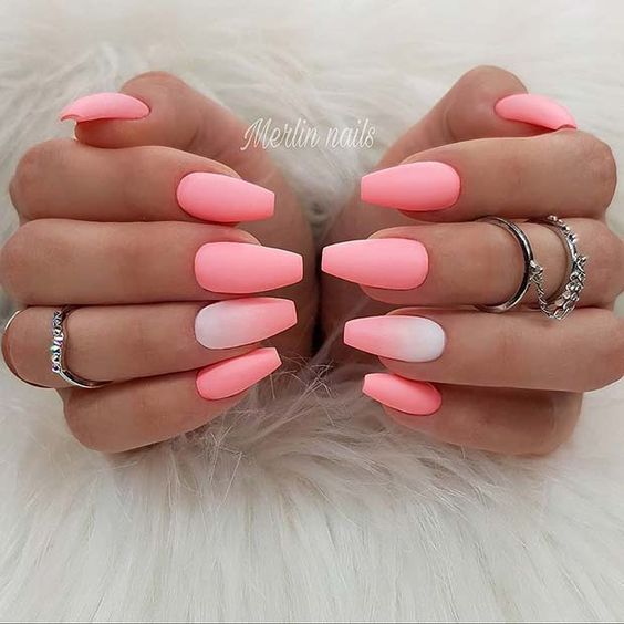 Slatki ružičasti ljetni nokti
