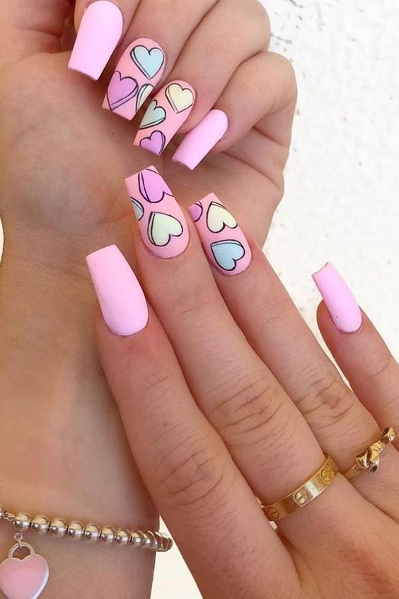 Ružičasti ljetni nokti sa nail artom u obliku srca
