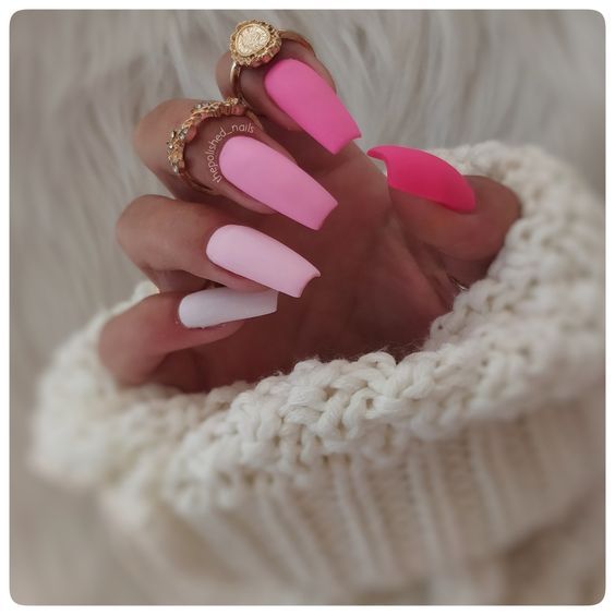 Najbolji mat ružičasti Ombre nokti u obliku akrilnog lijesa