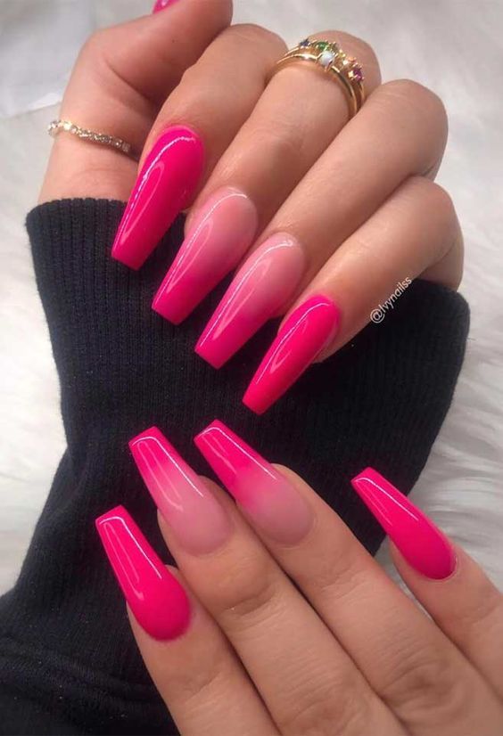 Akrilni lijes vruće ružičasti Ombre nokti