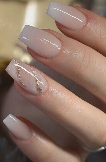 Короткий білий дизайн нігтів омбре