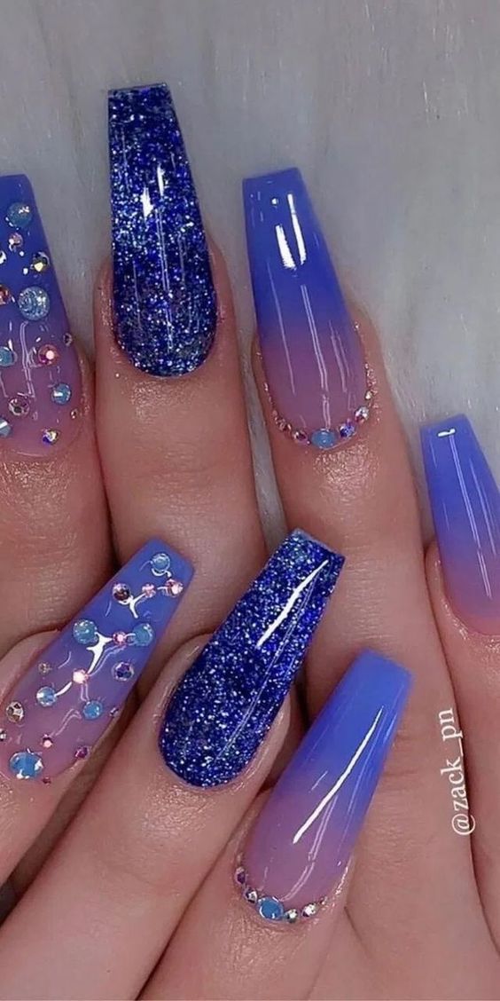 Темно-синій дизайн нігтів Ombre Труна з блиском