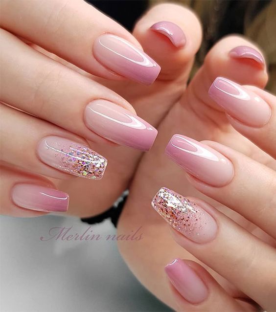 Акрилові світло-рожеві нігті Ombre від Merlin Nails