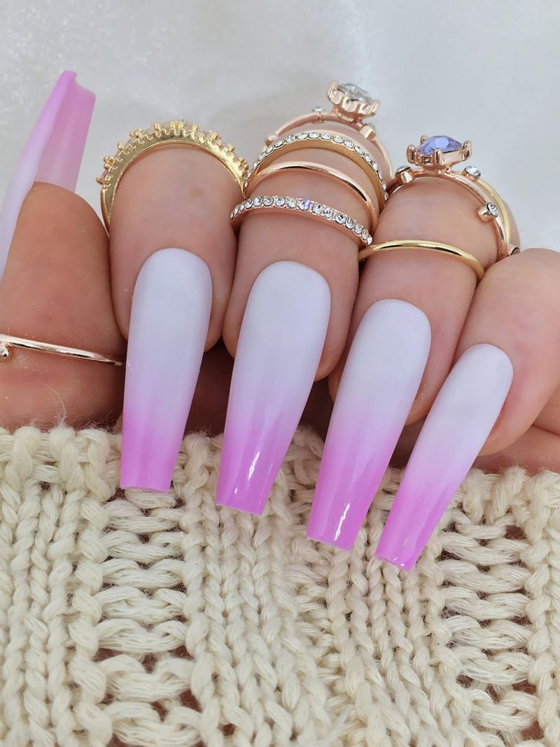 Фіолетові нігті омбре