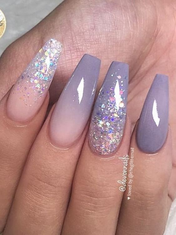 Світло-фіолетовий дизайн нігтів Ombre Coffin