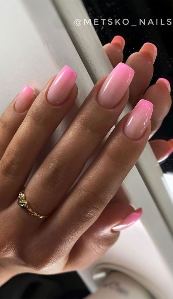 Slatki ružičasti Ombre dizajn noktiju