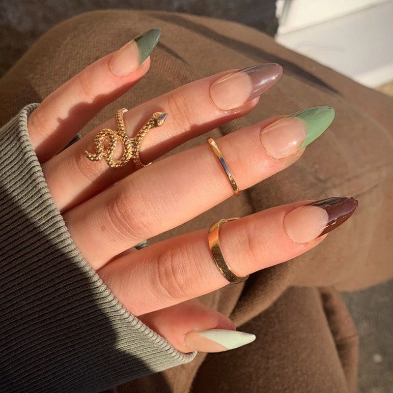 Коричнево-зелені французькі нігті