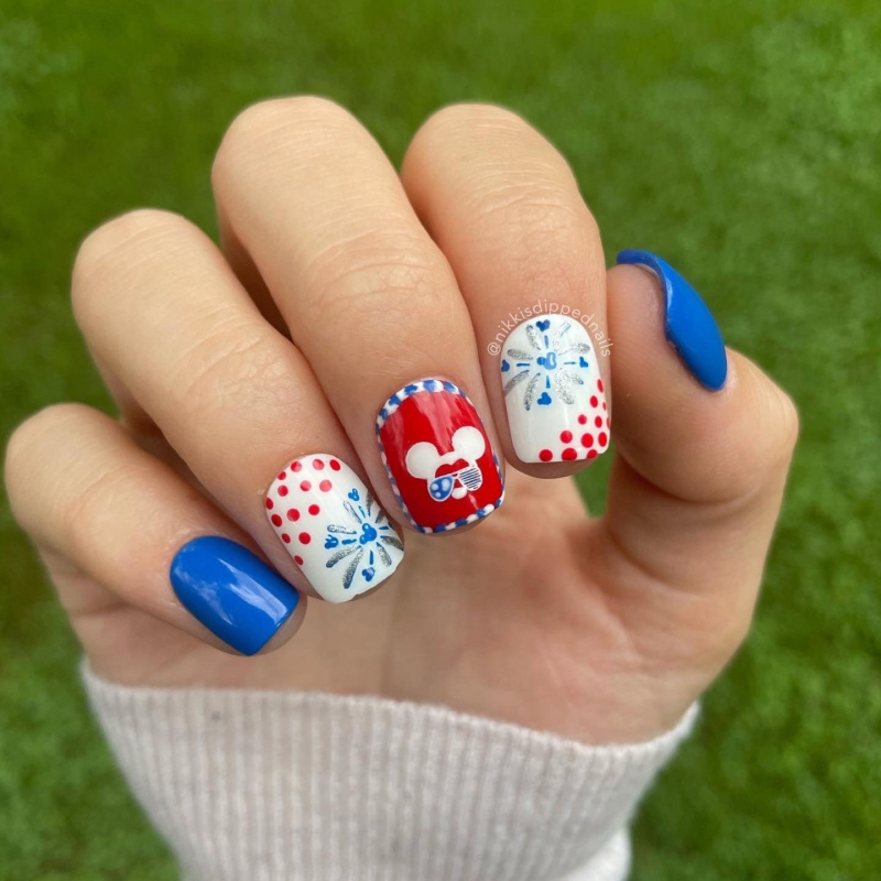   Les meilleurs ongles de la fête du travail : les ongles patriotiques de Mickey Mouse