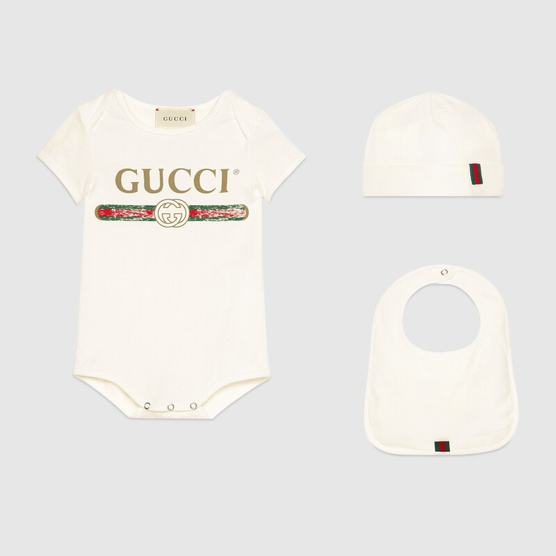   Beyaz, kırmızı ve yeşil Gucci Baby Gucci logolu pamuklu hediye seti