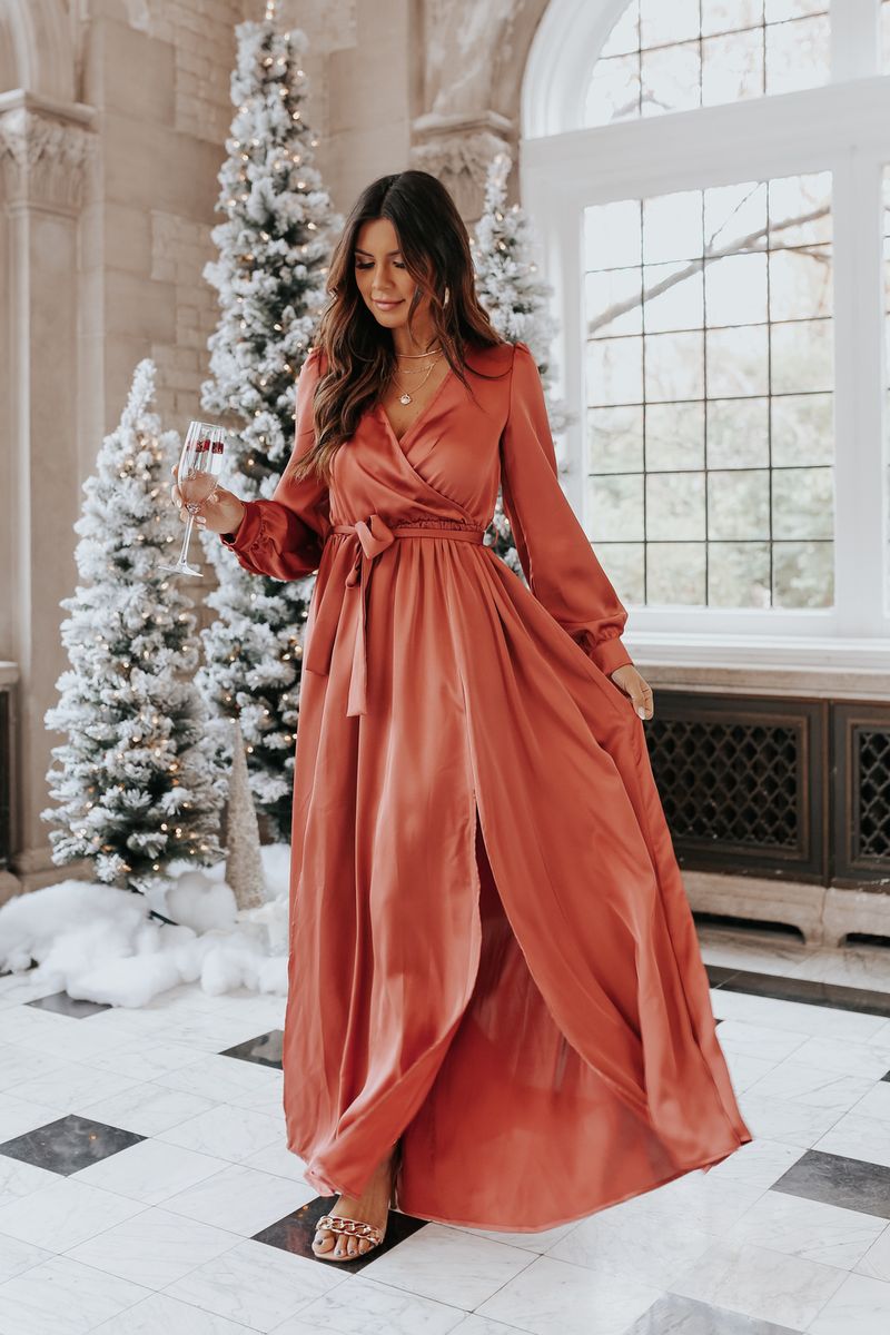 Tenue longue robe portefeuille de Noël orange brûlé