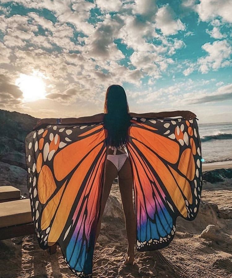 Kelebek kanatları festivali Burning Man için mükemmel görünüyor