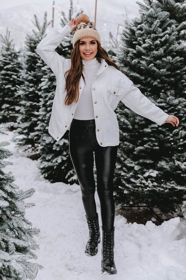 Simpatična in sproščena snežna obleka za zimo z gamašami