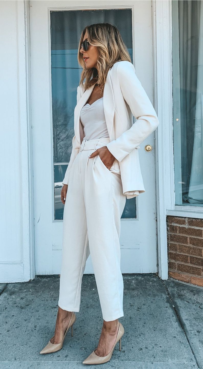 Elegantne poslovne priložnostne obleke - bele obleke blazerja z belimi hlačami