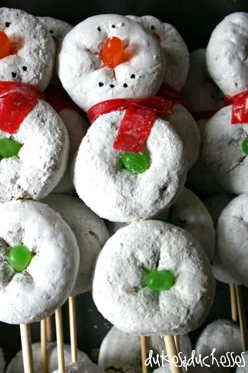 En iyi Noel kahvaltısı fikirleri: Çubuk Donut Kardan Adam Üzerinde Kardan Adam