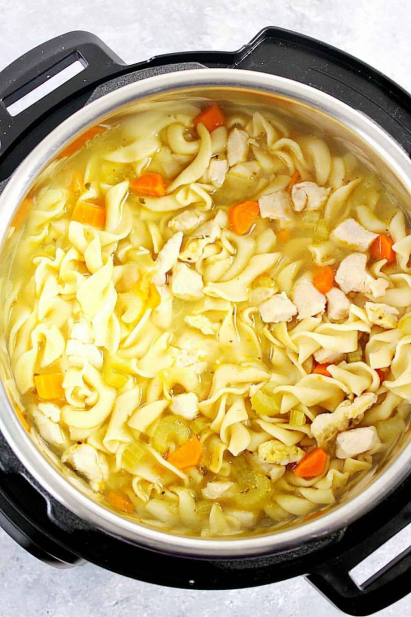 Zdrava pileća juha s rezancima