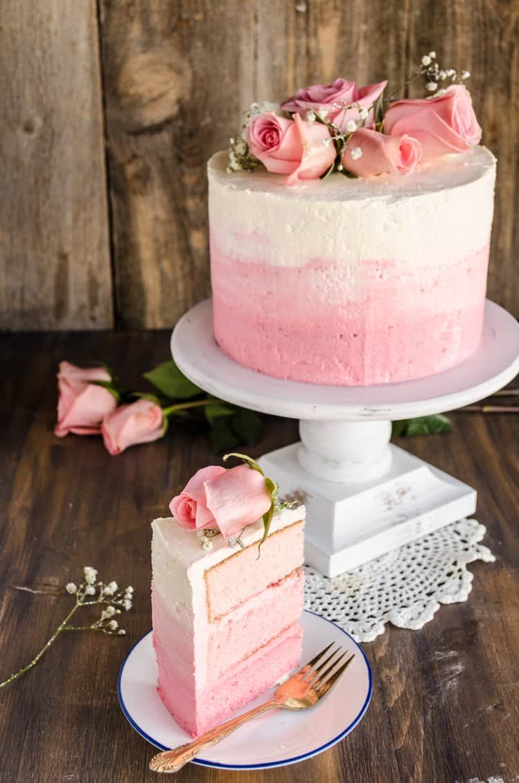 Ombre torta s ružičastim jagodama