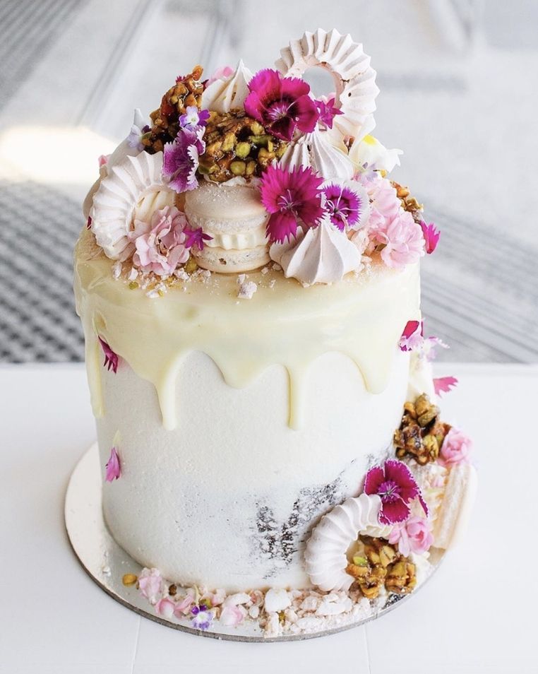 Унікальні ідеї торта на день народження: брауні з білим шоколадом, кокосовим та малиновим тортом