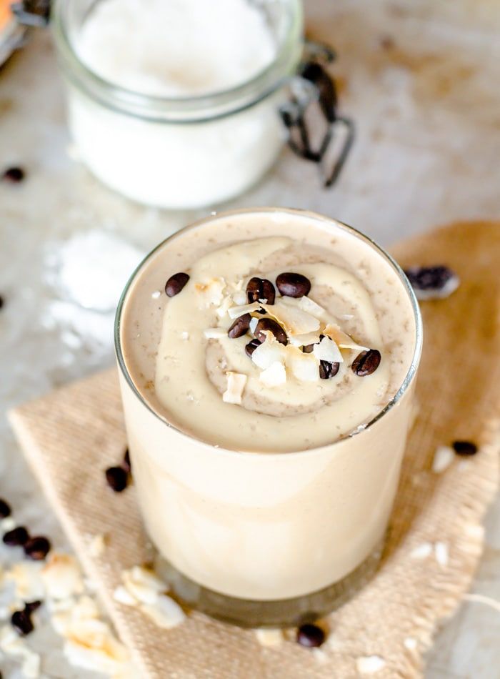 Latte Smoothie od vanilije i kokosa s indijskim oraščićem