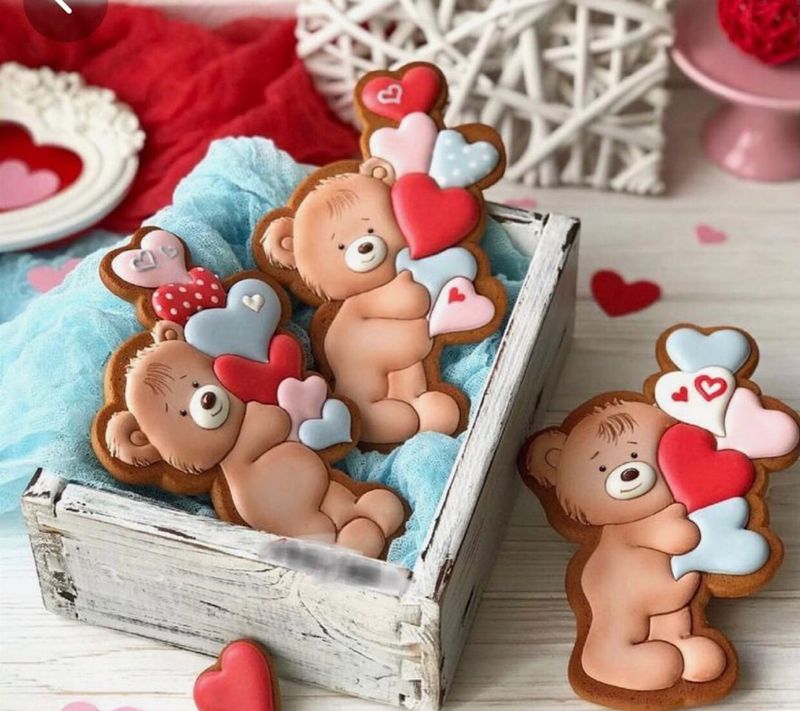 Søte bamsekjeks med hjerter til Valentine