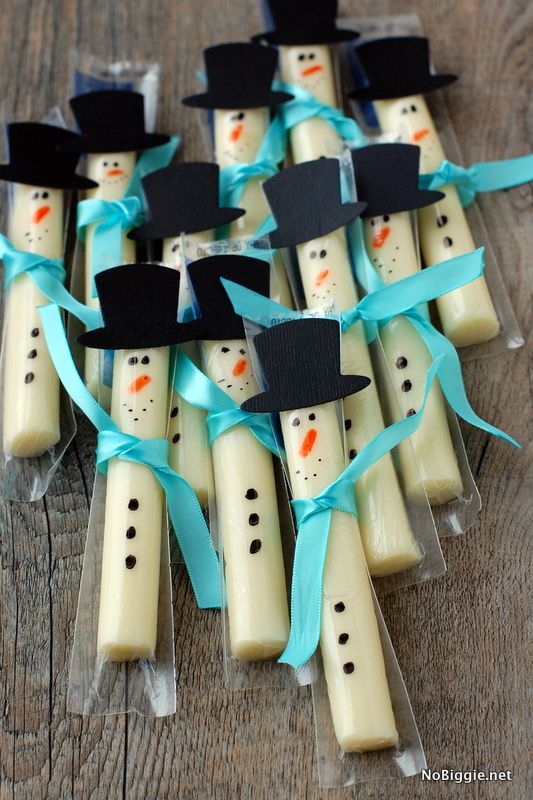 Söpöjä jouluherkkuja: String Cheese Snowmen