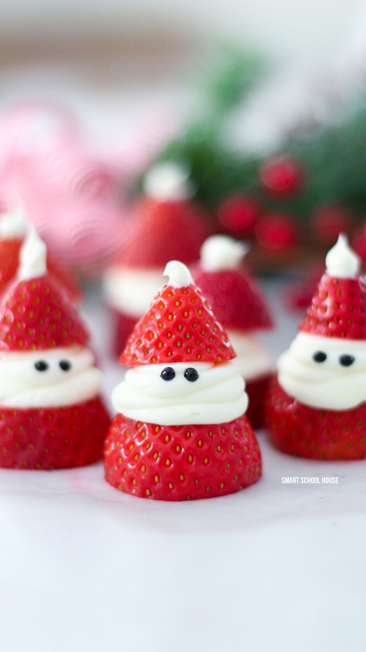 وجبات ووجبات خفيفة صحية لعيد الميلاد: بابا نويل بالفراولة